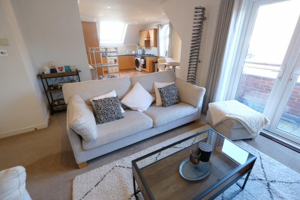 OPEN PLAN ROOM