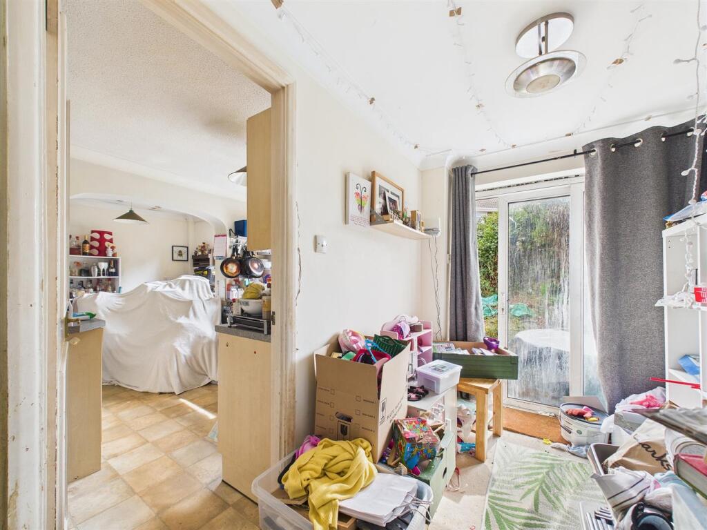 7 - Dinder Close.jpg