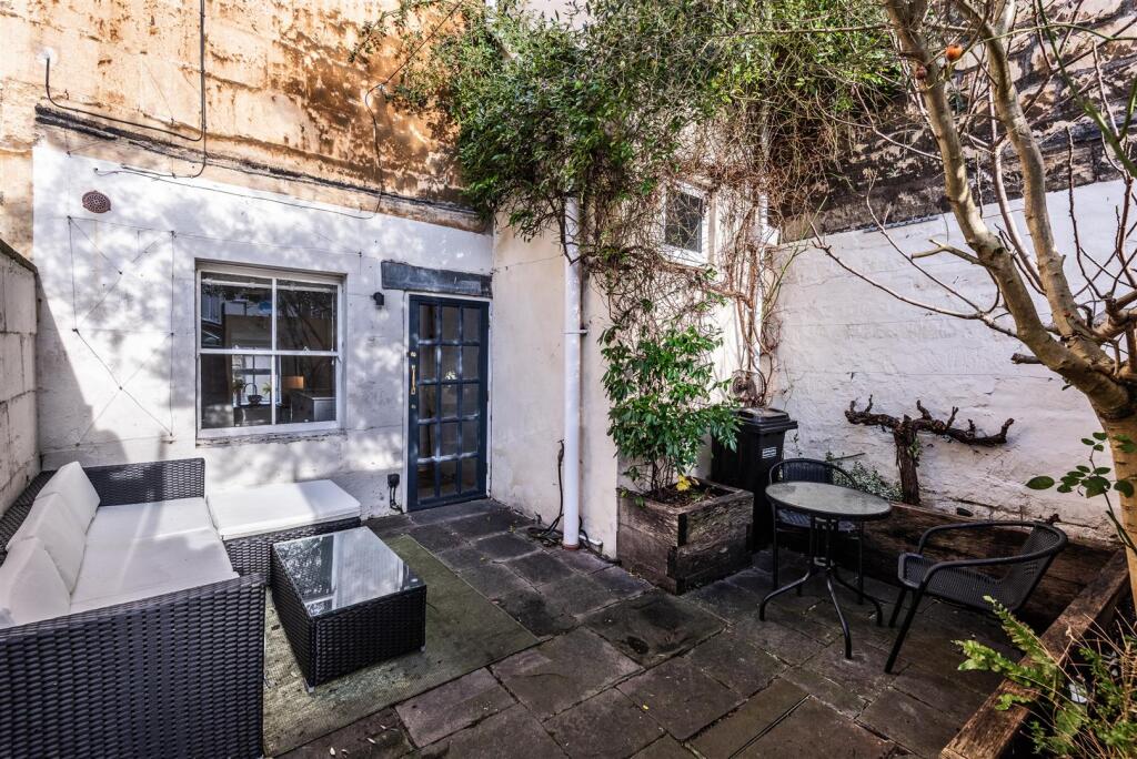 Rear Courtyard Garden I.jpg