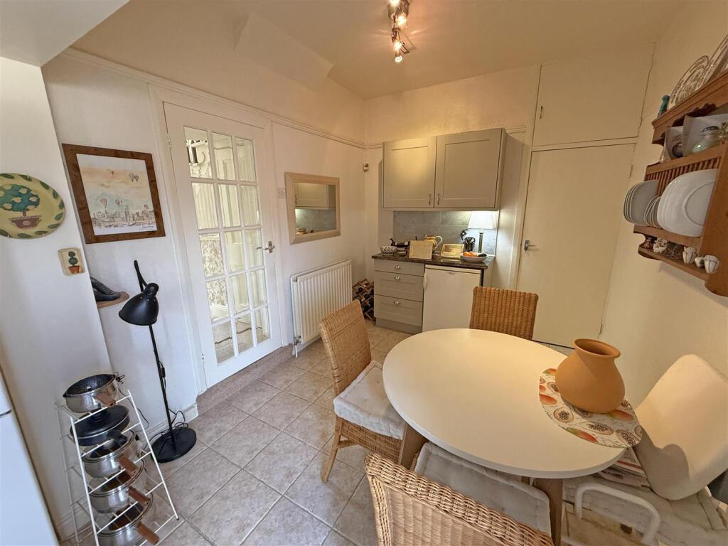 Dining room v2.jpg