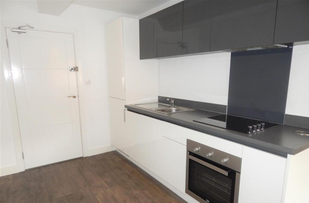 Open plan lounge/kitchen