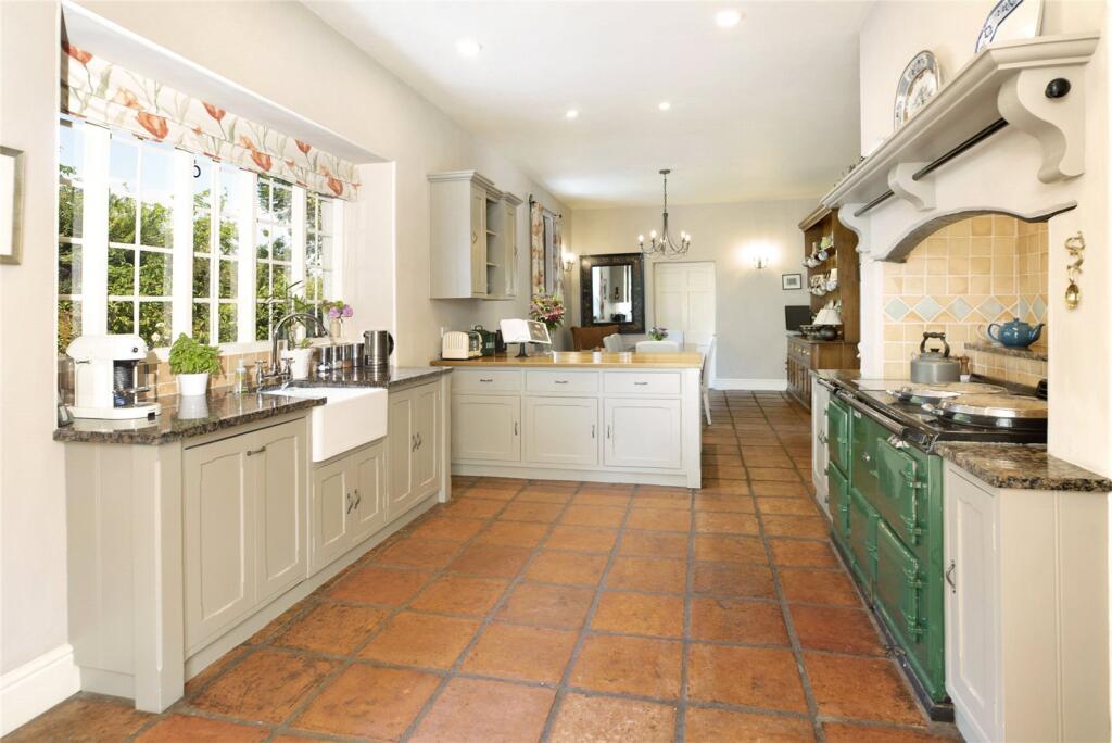 Kitchen/Breakfast Rm