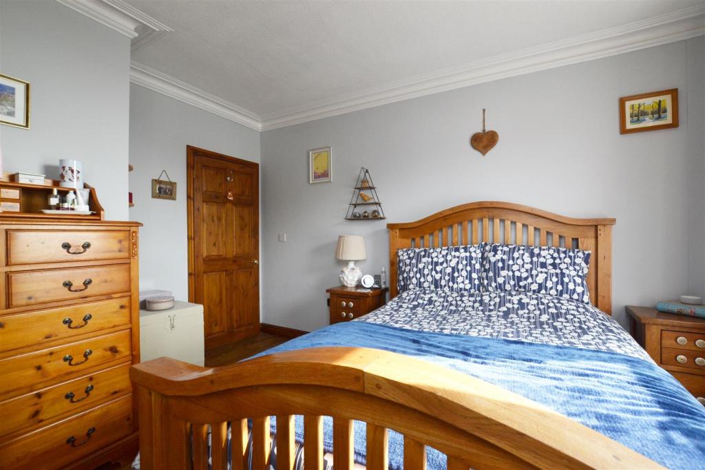 bed 1.jpg