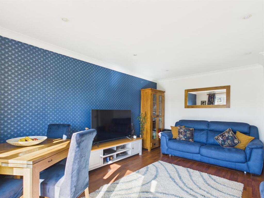 LIVING ROOM 2.jpg