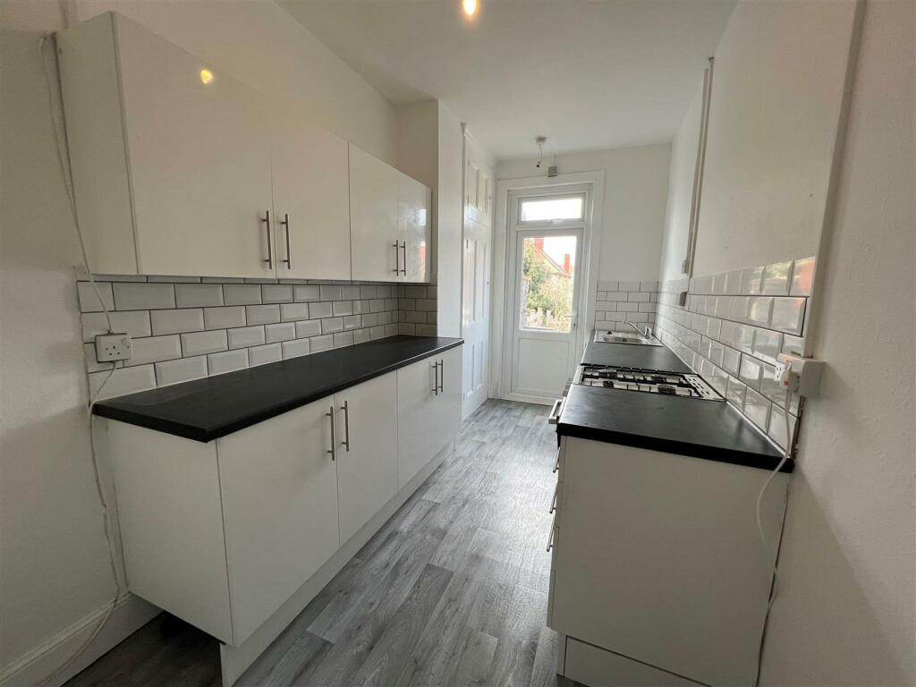 Kitchen 1.jpg