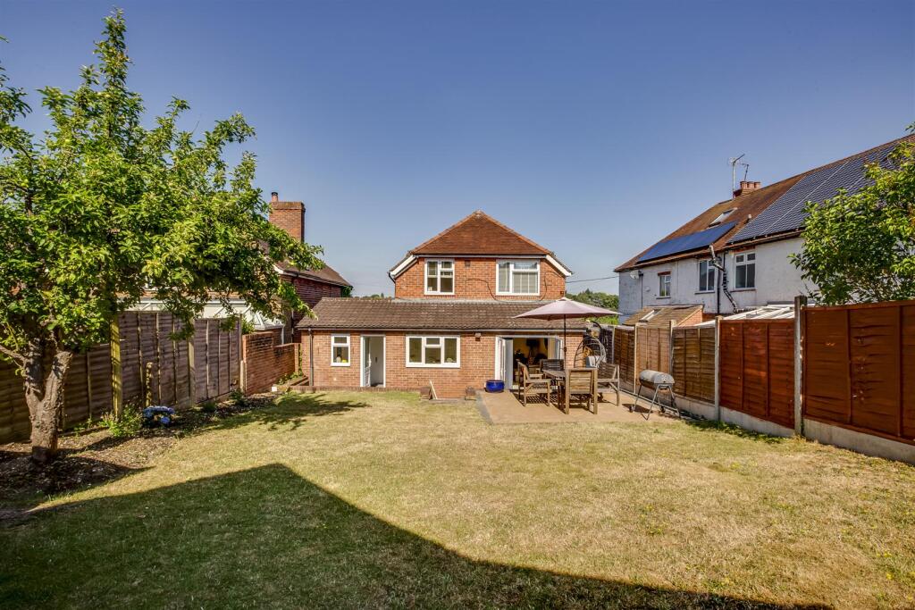 20 West Drive, HP13 6JT-4.jpg