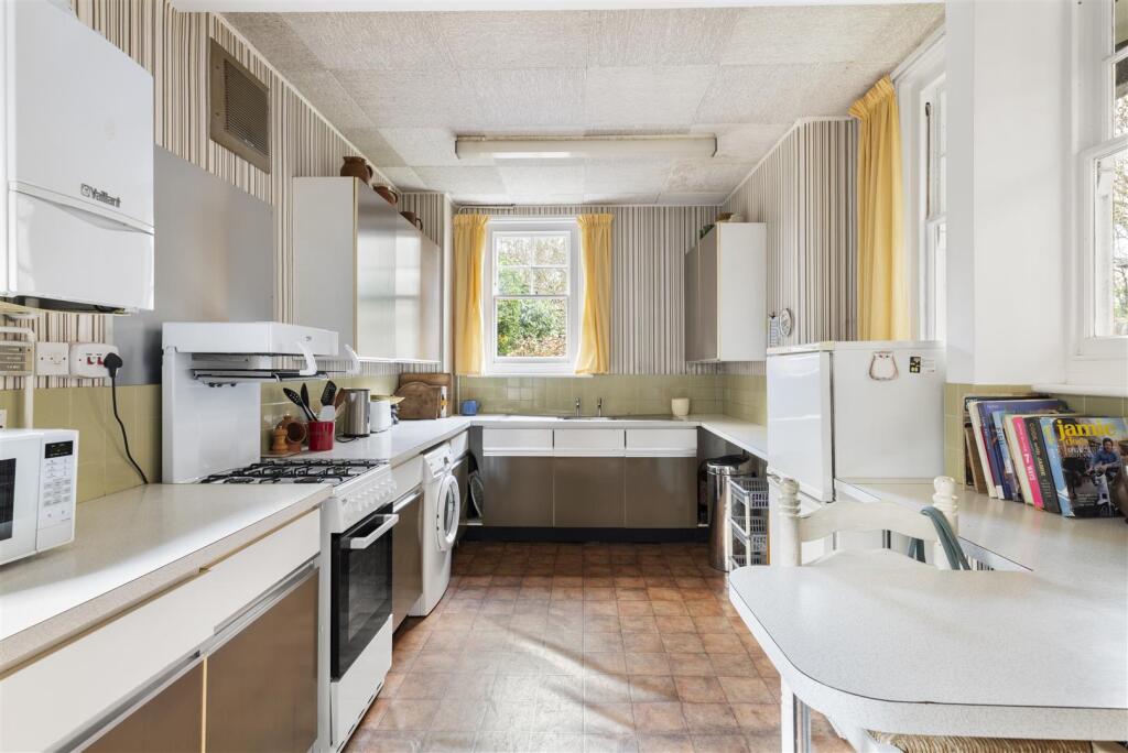 LE 001-25 - hdr-21.JPG