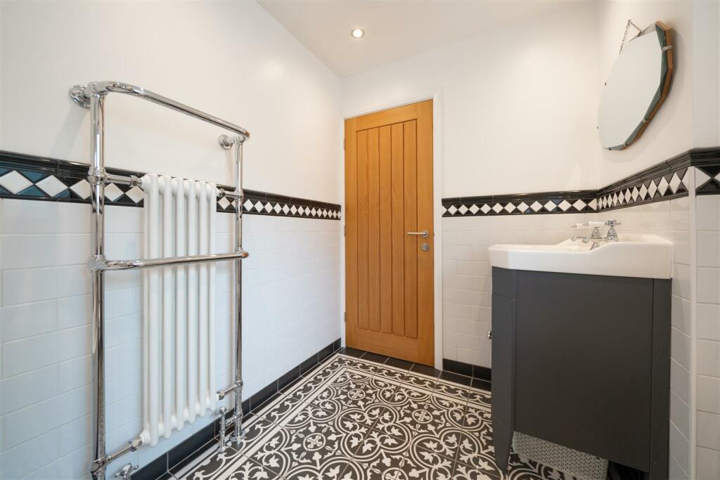 Bathroom-3.jpg