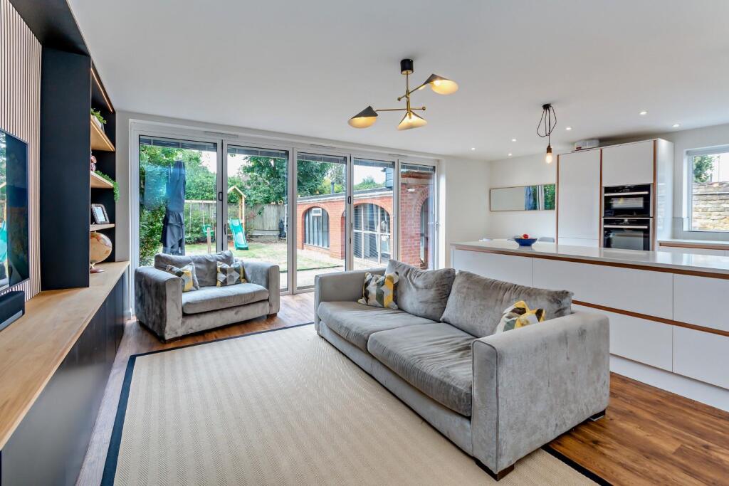 8660166-interior18-800.jpg
