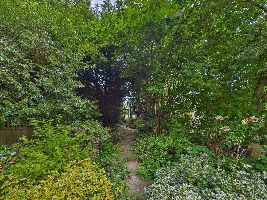 CAM04273G0-PR0129...