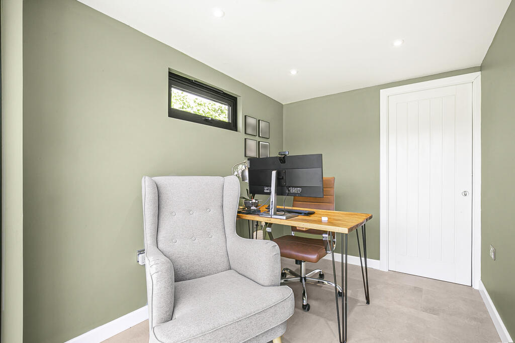 Bedroom/Study