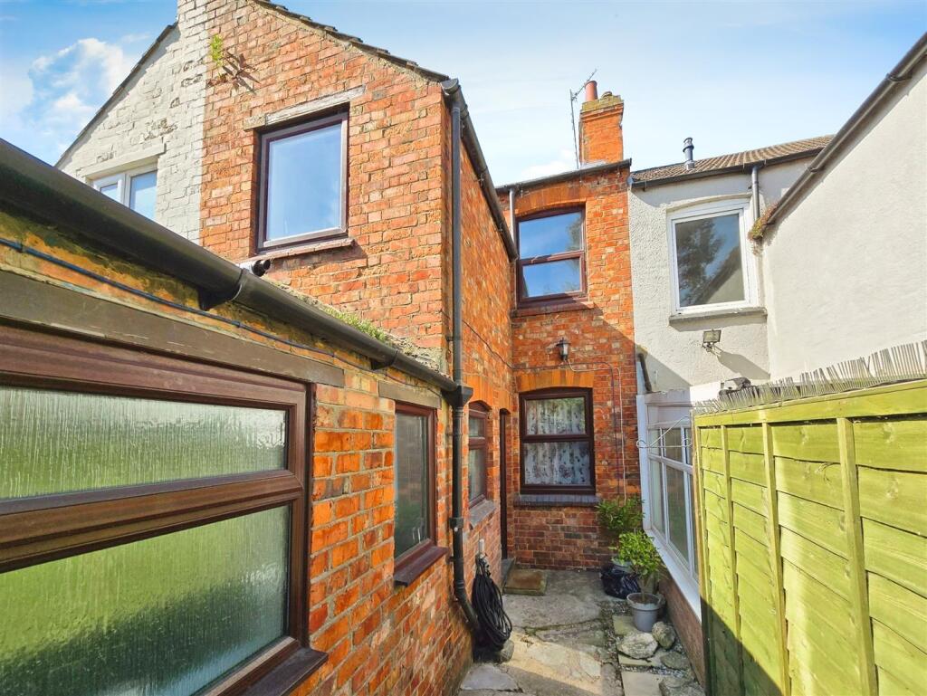 primechoiceproperties.co.uk-courtyeard.jpg