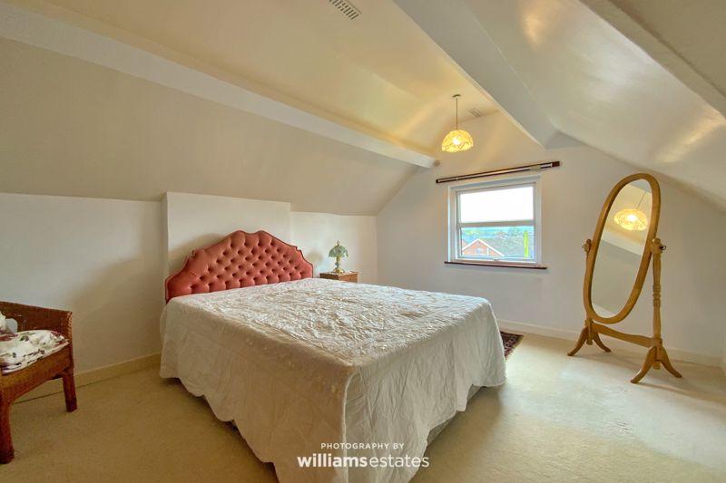 Flat 2 Bedroom...