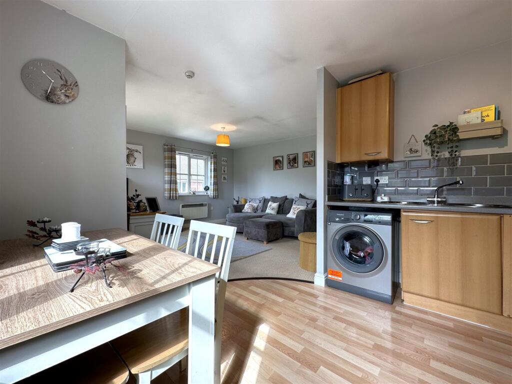 Kitchen Diner Through To Living Room 043