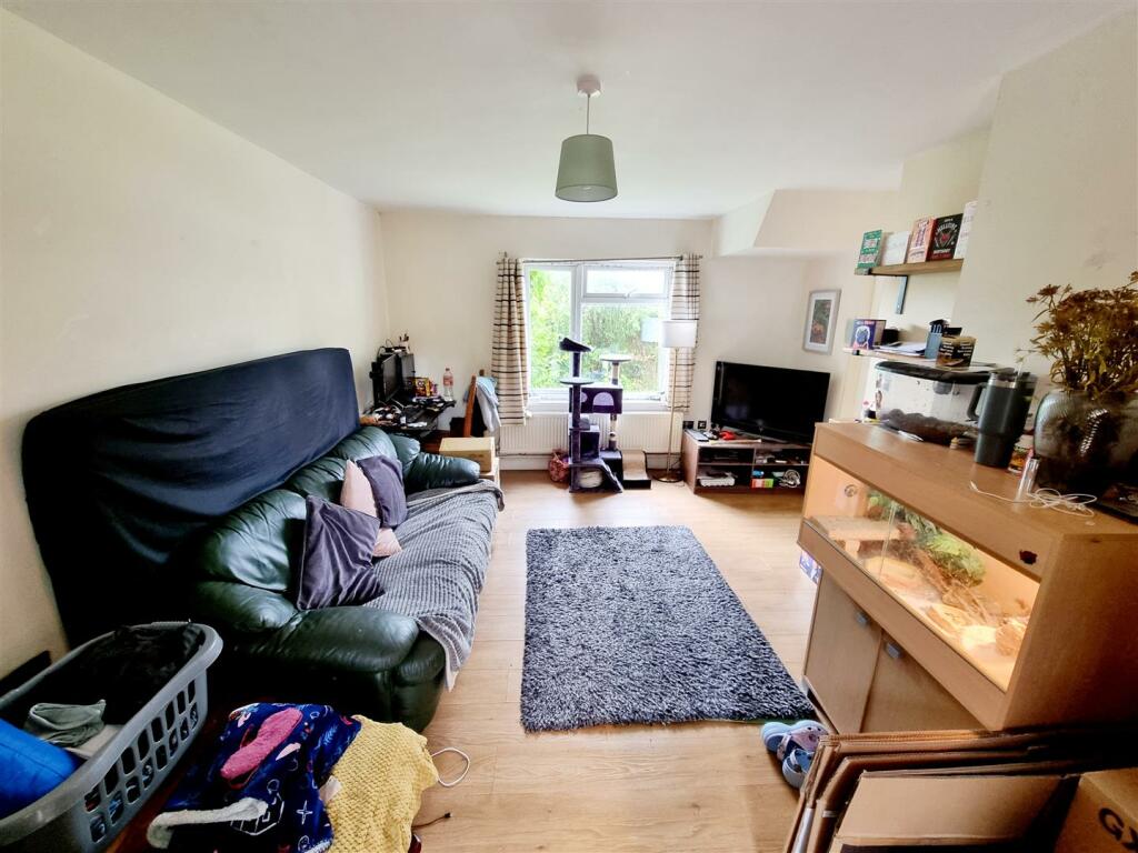 Sitting room 1.jpg