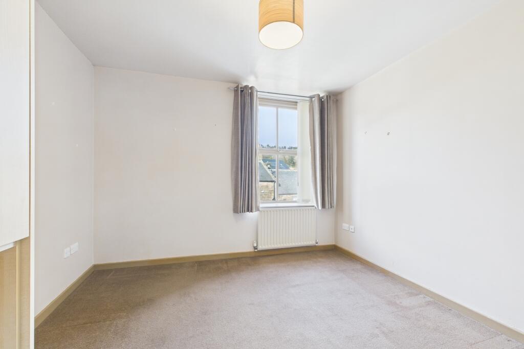 CAM04201G0-PR0056-STILL010