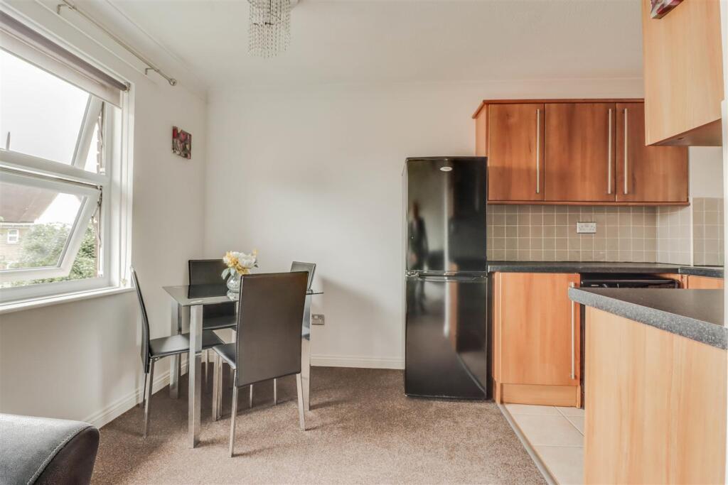 36 TALLOW GATE INSIDE-2.jpg