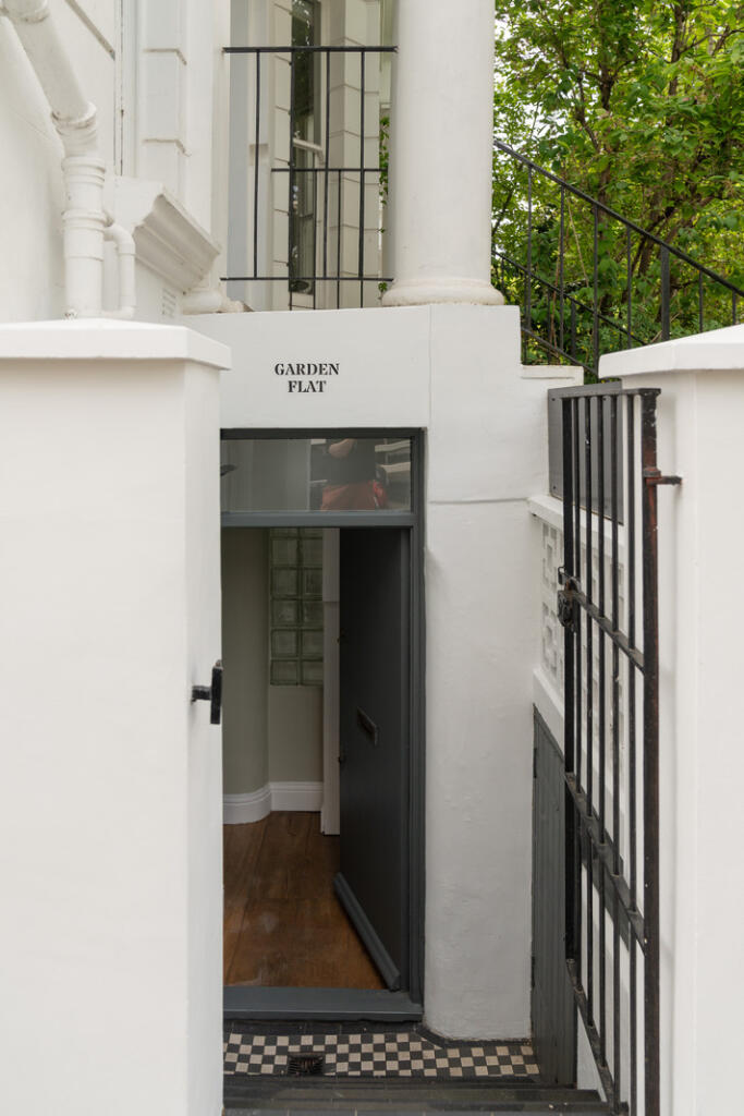 282595 - ST-CHARLES-SQUARE-W12-007.jpg