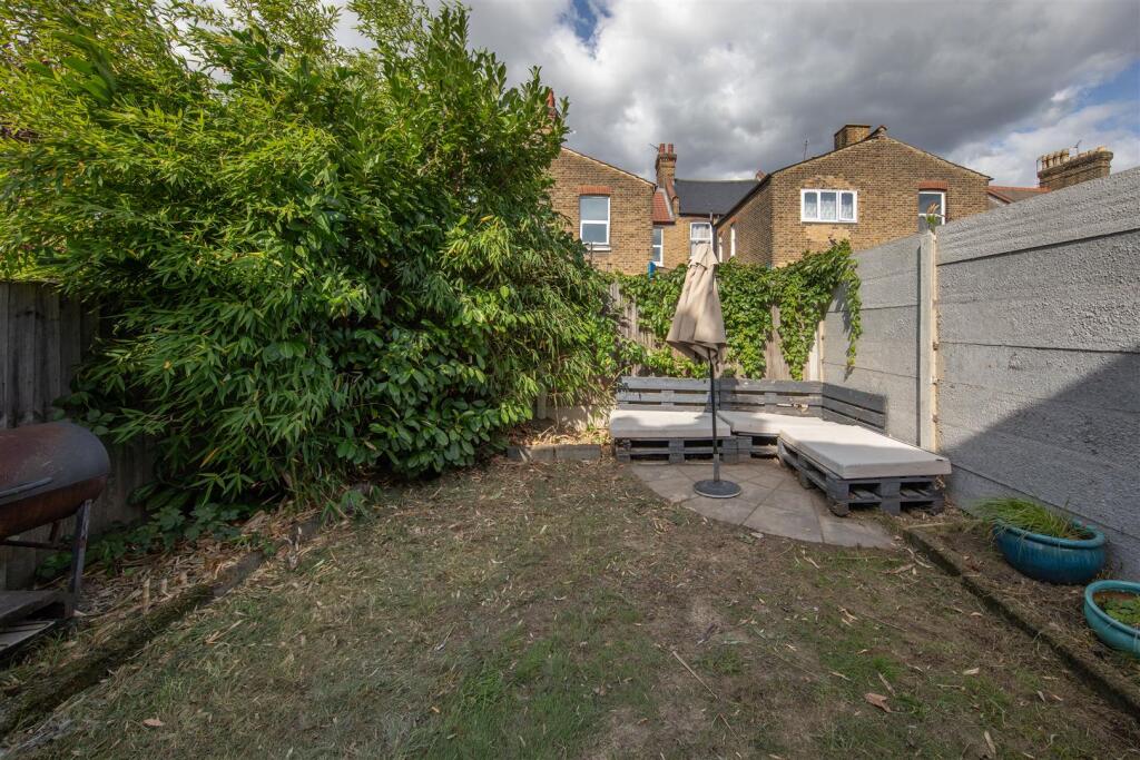 Lyndhurst Drive, E10