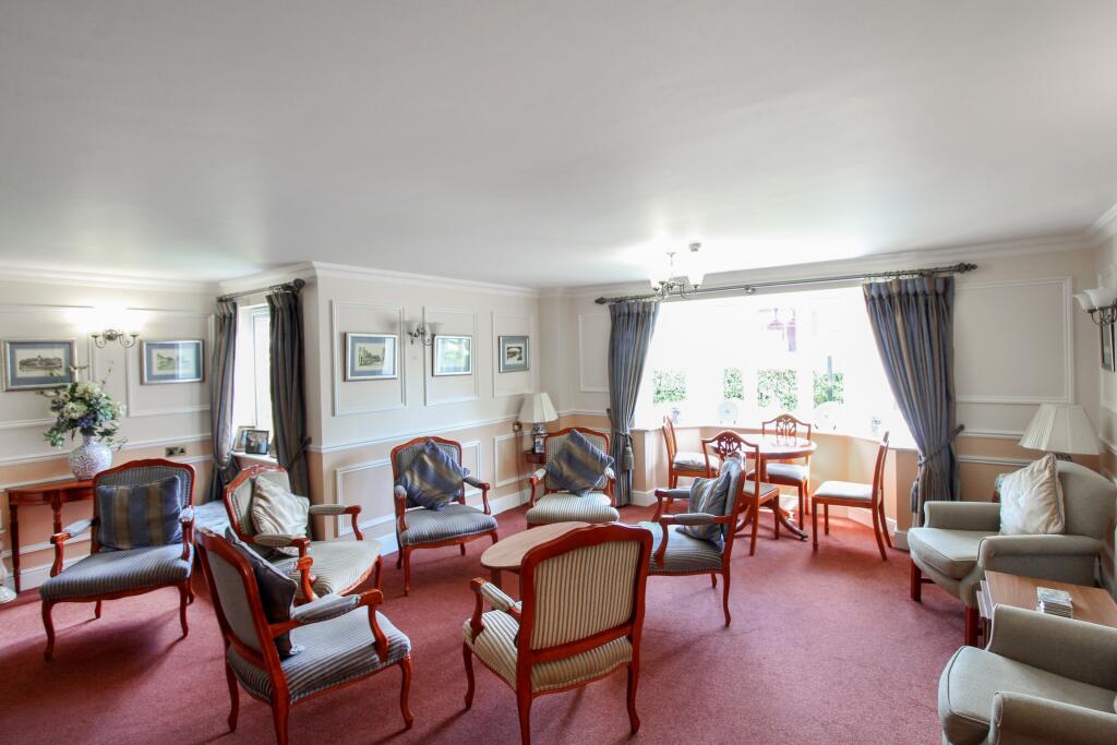 COMMUNAL LOUNGE