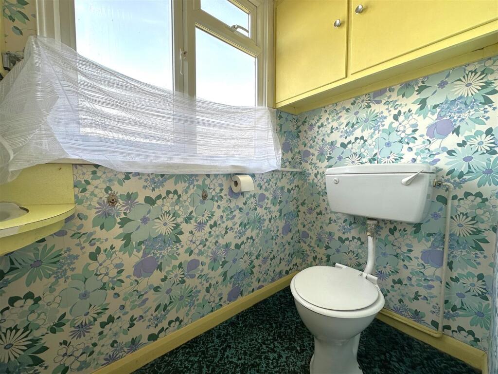 First Floor W.C 700