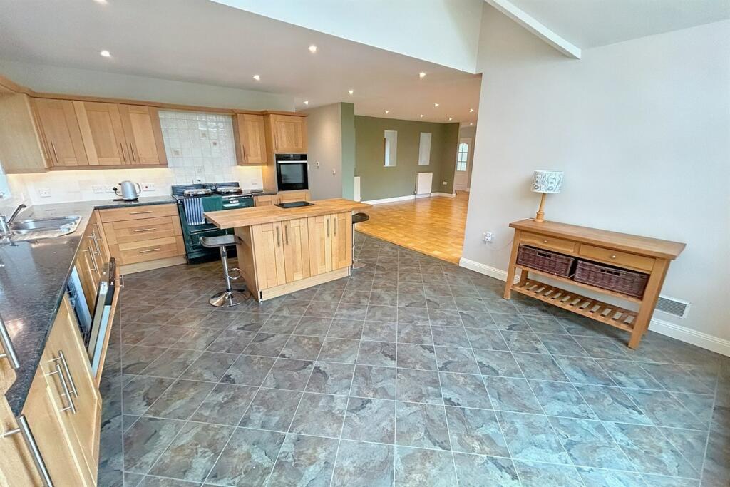 Kitchen/Breakfast Ro