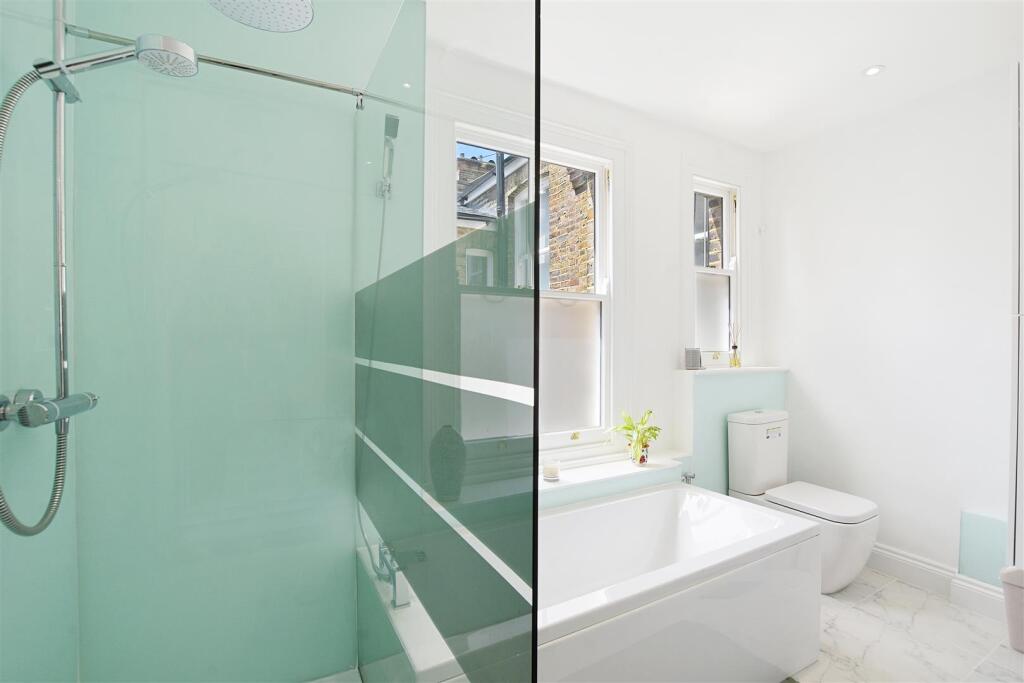 02-ab1bGCWT - 8C Chevening Road - Bathroom 2 -Orig