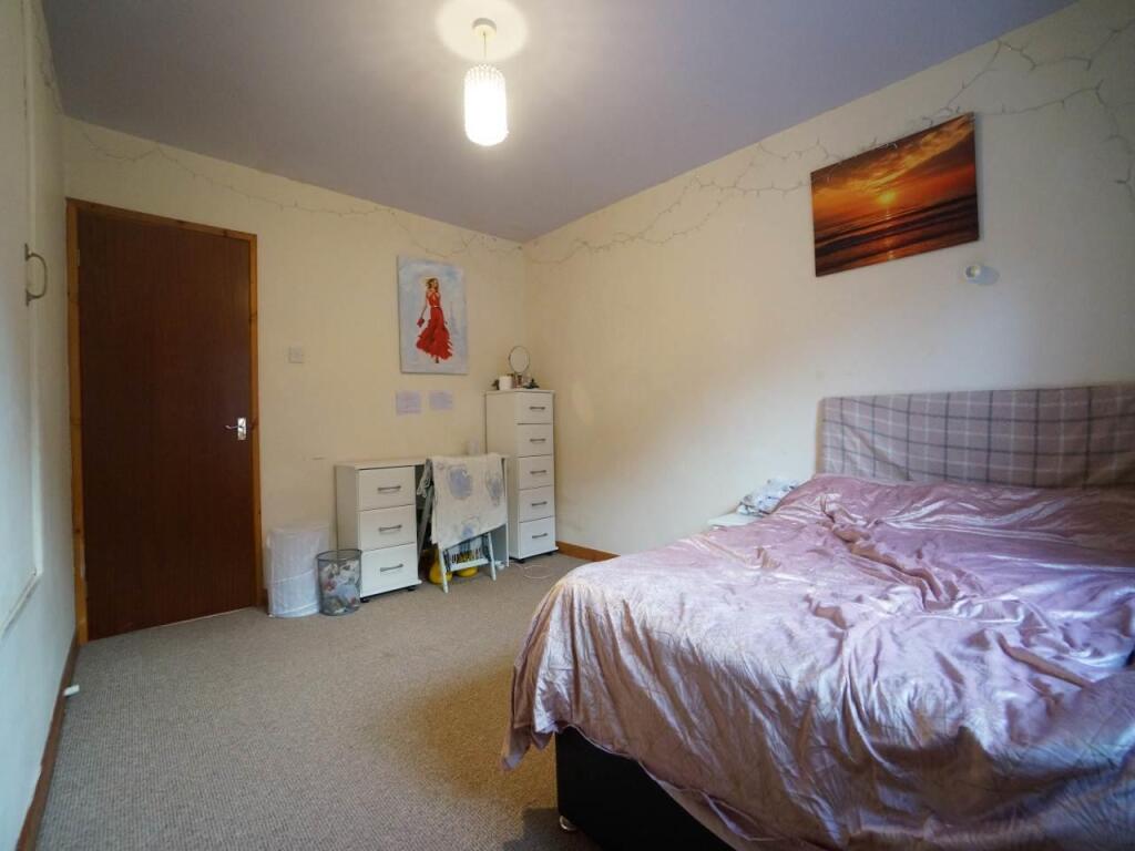 Bedroom 2.1.JPG