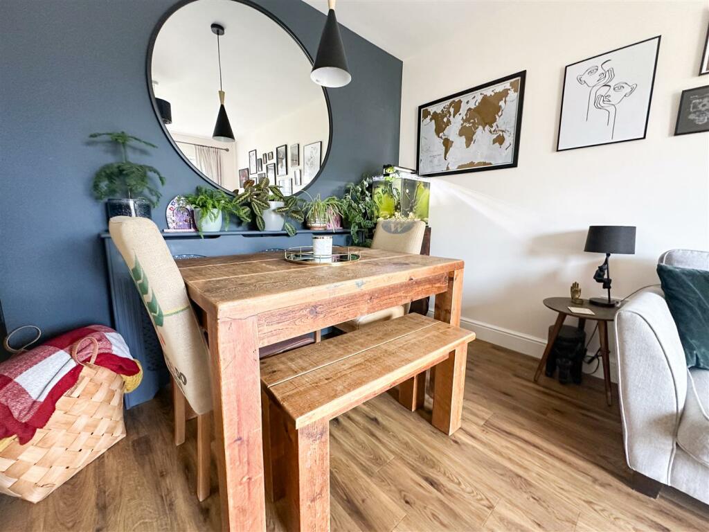 ALTERNATE VIEW OF LOUNGE/DINER