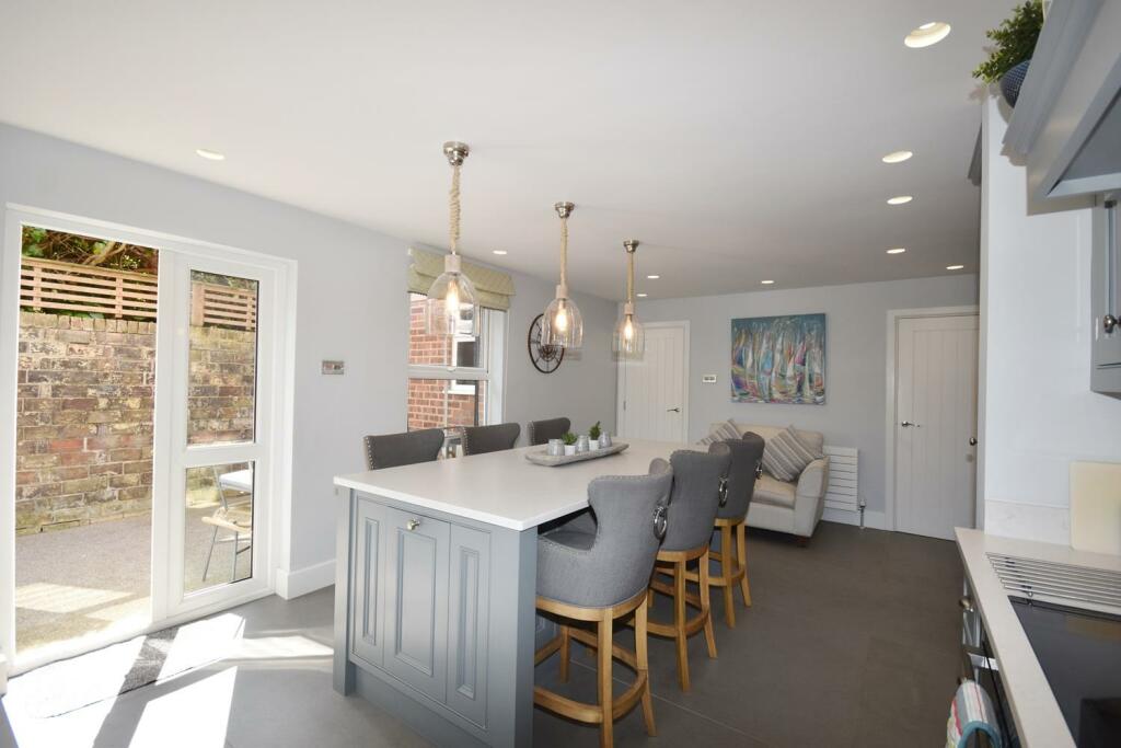 Kitchen.JPG