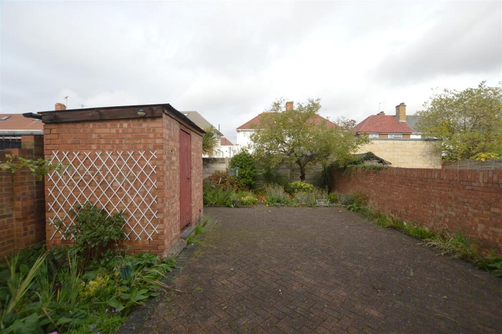 22 Granville Avenue gdn 2.JPG