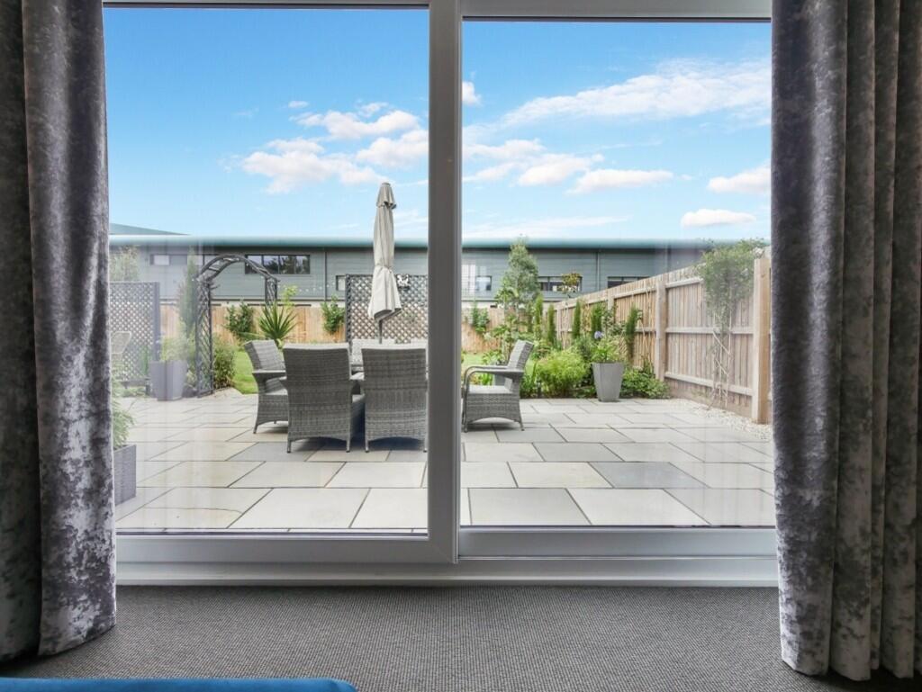 SITTING OUTLOOK