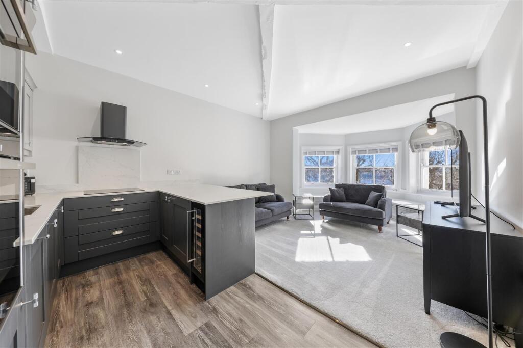 BREAKFAST KITCHEN AREA