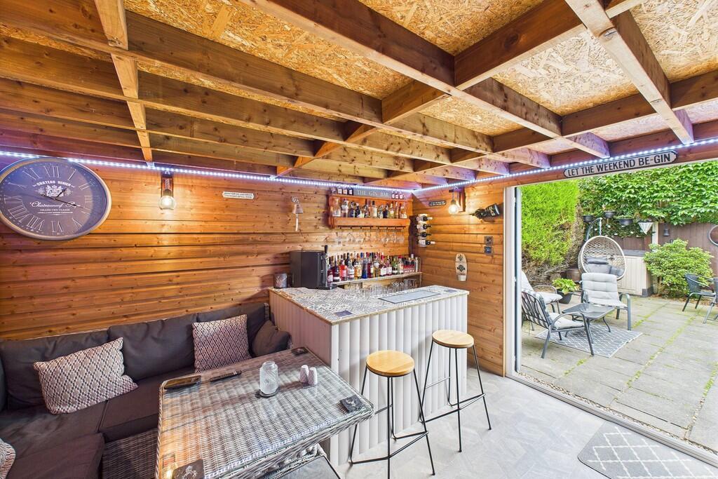 Outdoor Bar and P...