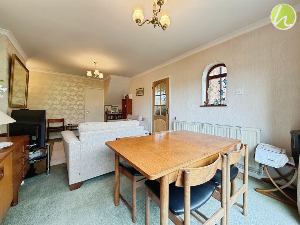 Living Room/ Dining