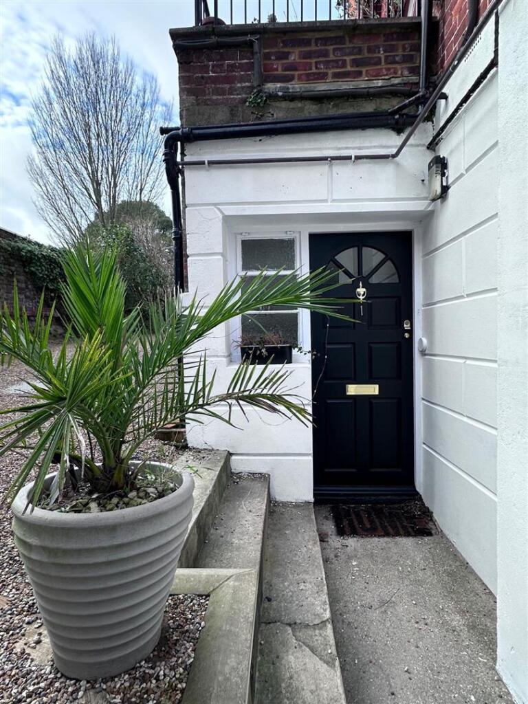 01323 438506