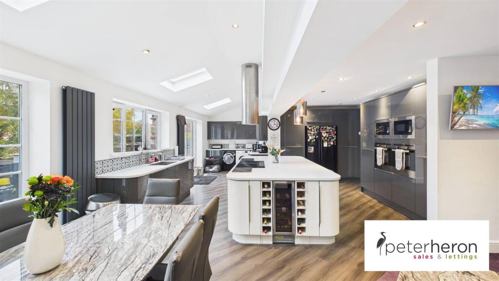 Open Plan Kitchen/Living &amp; Dining Area