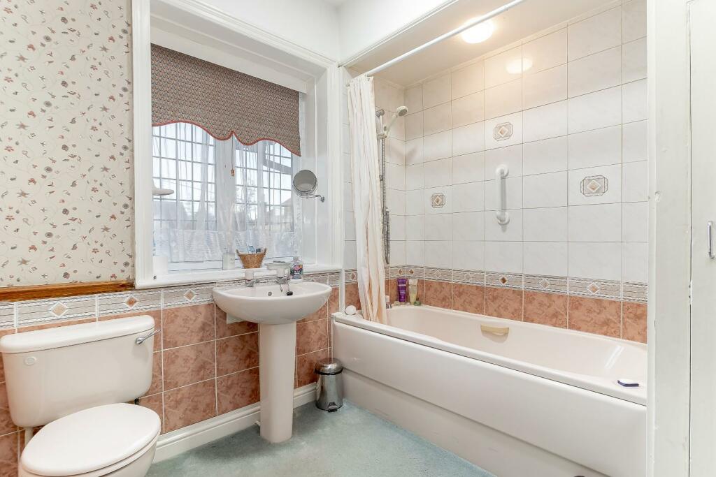 Bathroom.jpg
