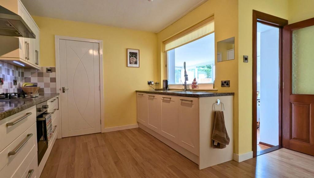 Kitchen 2.png