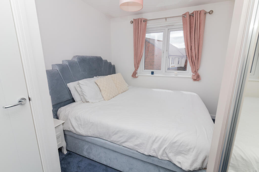 18 cowan avenue pa5 9fg L-7