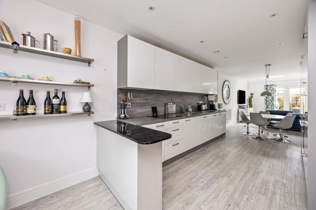 Kitchen/ Dining