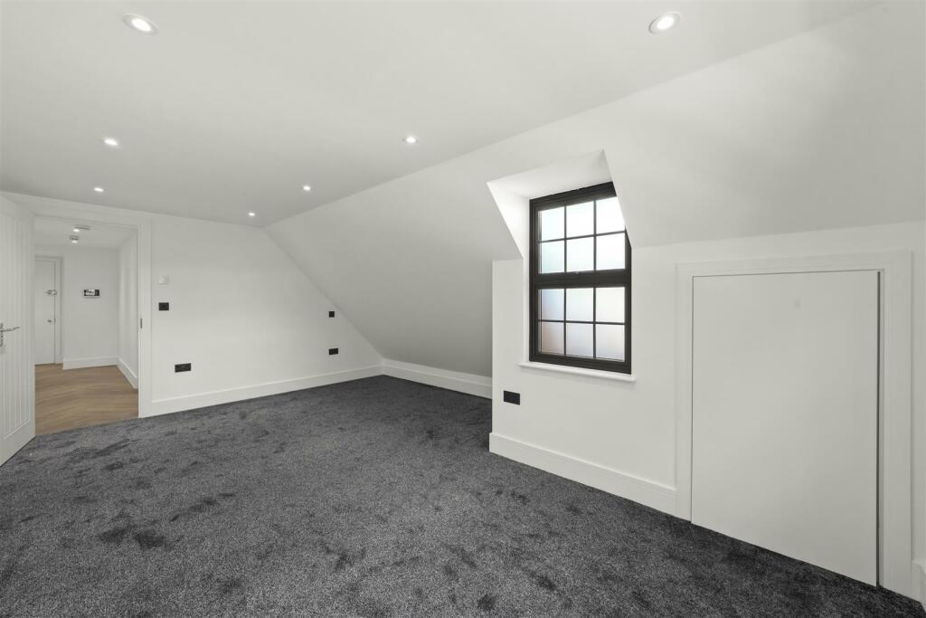 Flat 5 - 7, Sudbury Hill Close ,  - bd9v2iTOWX5bPj