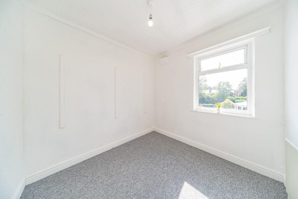 39 Sundale Ave bedroom 3.jpg