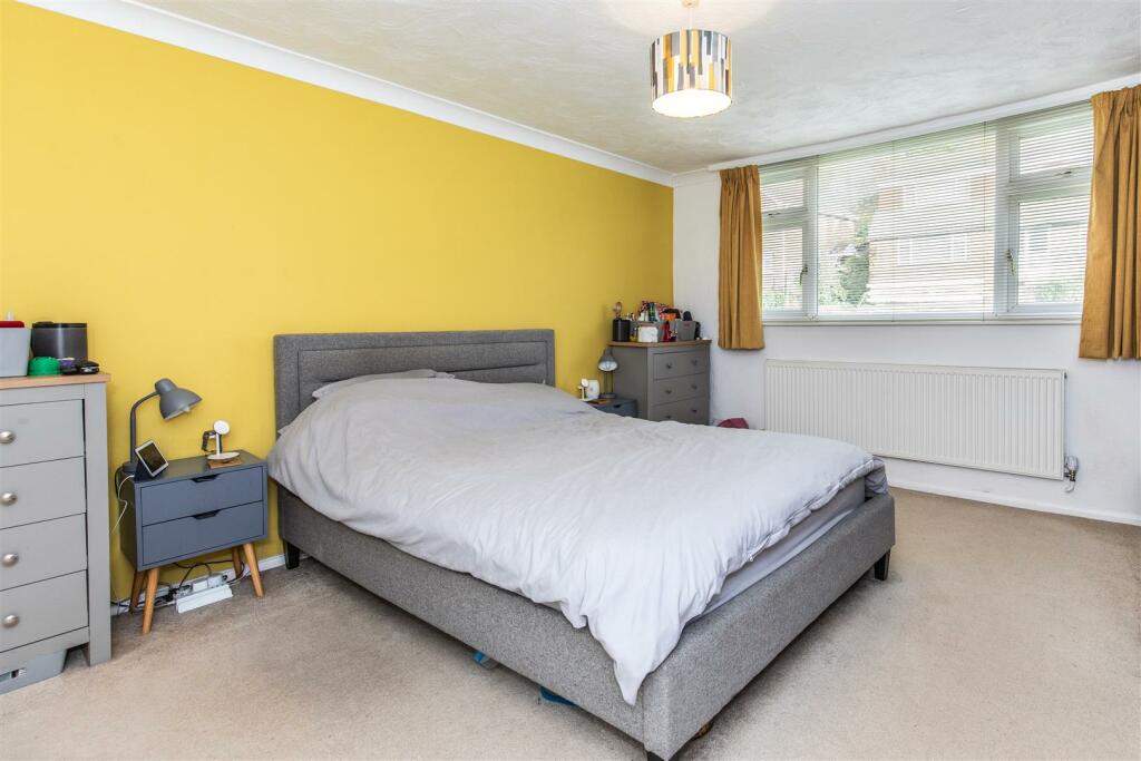 3 Henderson Close29.jpg