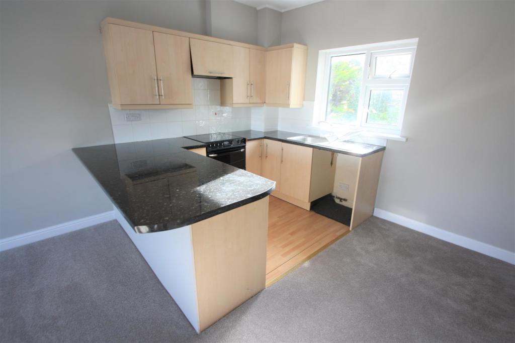 3 Trelawney Apartments Kitchen