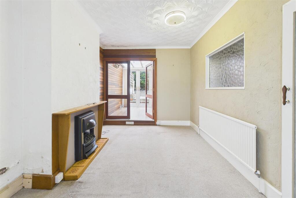 8 Kensington Road, St George, Bristol BS5 7NB | Fr