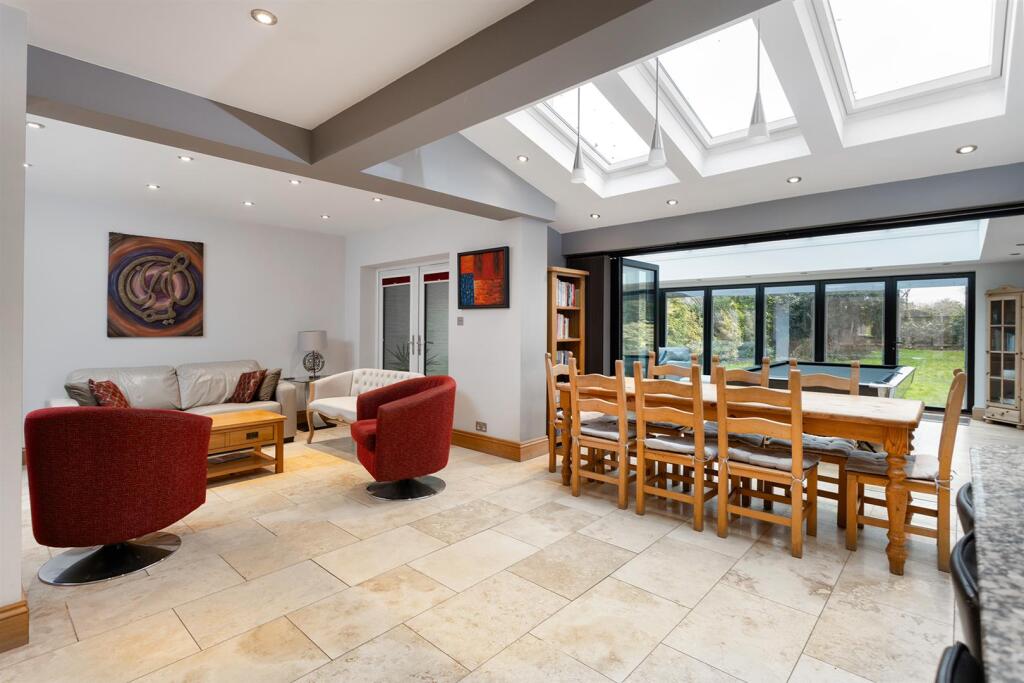 102 Ashlawn Road, Rugby (64).jpg