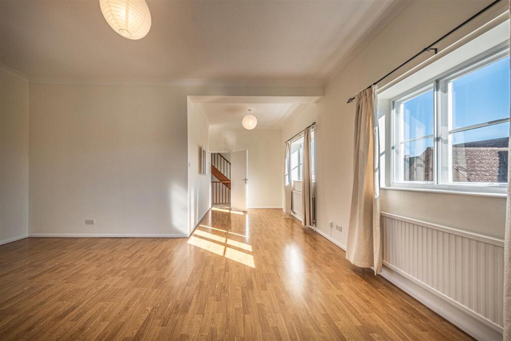 Lounge 6.jpg