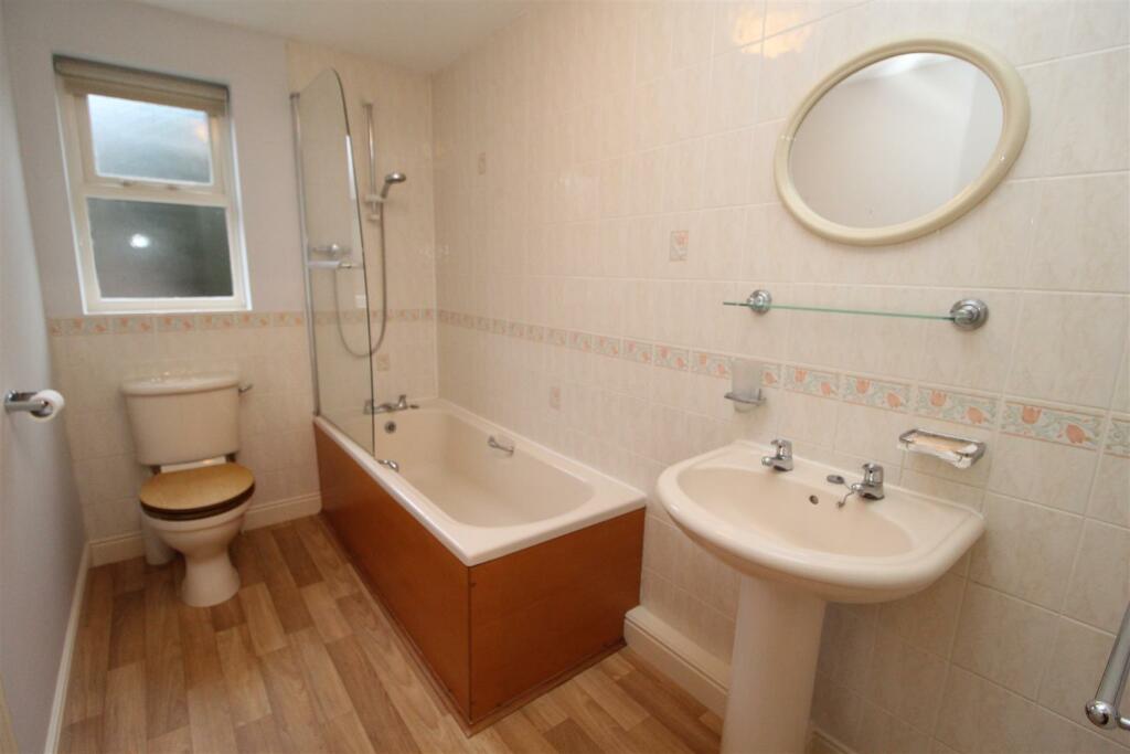 HOUSE BATHROOM/W.C.