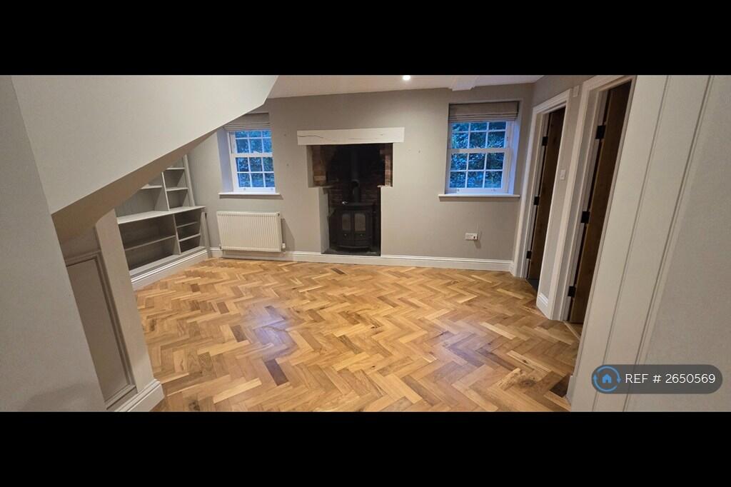 Library Room &amp; Hallway - Ground Floor